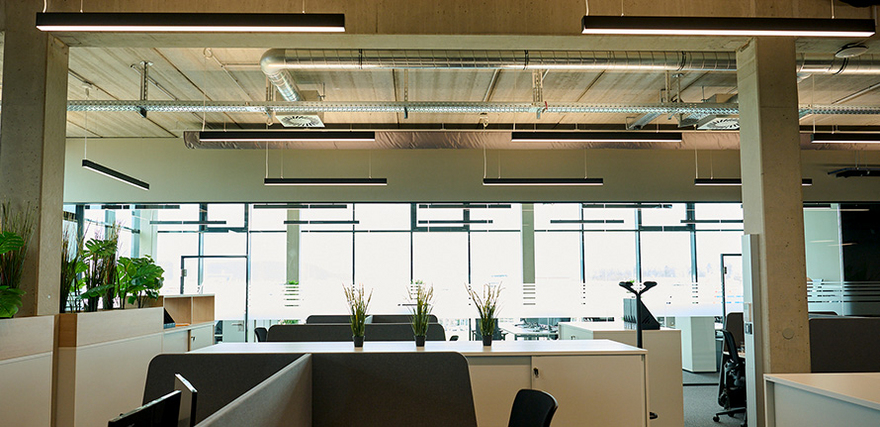 Moderne pisarne s Schrack Technik svetili Novia, Zero,  Line 50, Office, Fly, Lano4 in Segon LED